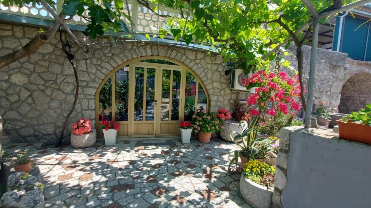Guest House Tom Malinska Exterior foto