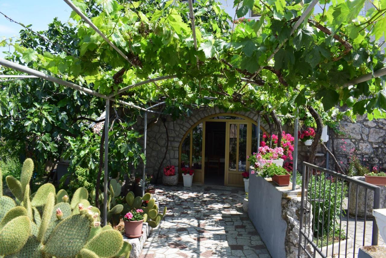 Guest House Tom Malinska Exterior foto